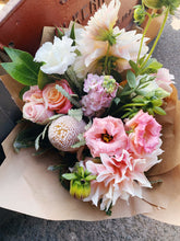 Load image into Gallery viewer, Small bouquet