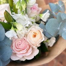 Load image into Gallery viewer, Small bouquet