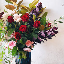 Load image into Gallery viewer, Vase arrangement