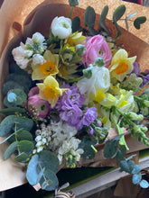 Load image into Gallery viewer, Medium bouquet