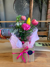 Load image into Gallery viewer, Test tube vase arrangement