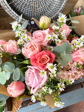 Load image into Gallery viewer, Small bouquet