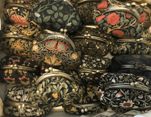 Load image into Gallery viewer, William Morris Perfection in a purse
